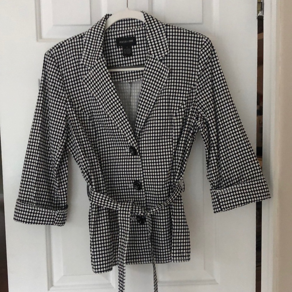 FOCUS 2000 size 10 stylish jacket. Never worn. Black and white.